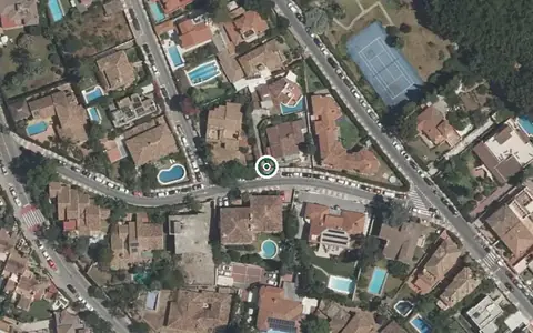 Vista aérea de la ubicación de Centro de Día para Mayores Bouco Puente Romano