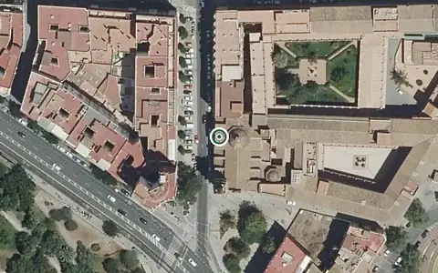 Vista aérea de la ubicación de Centro Residencial para Personas Mayores Hogar San Joaquín y Santa Ana