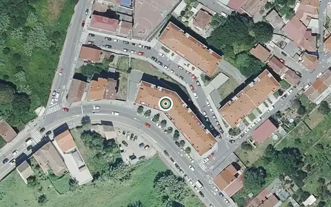Vista aérea de la ubicación de Centro de Día para Persoas Maiores Coidamos de Ti