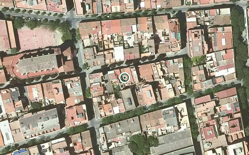 Vista aérea de la ubicación de Servei d'acolliment diürn de la Residència d'Avis Sagrada Família II