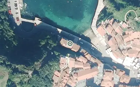Vista aérea de la ubicación de Centro de Día Cudillero