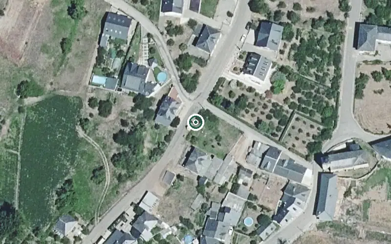Vista aérea de la ubicación de Unidad de Estancias Diurnas de Corullón