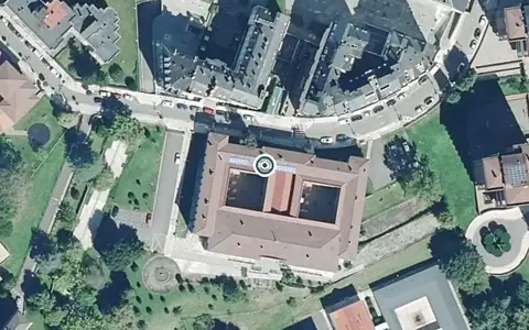 Vista aérea de la ubicación de Apartamentos Covadonga