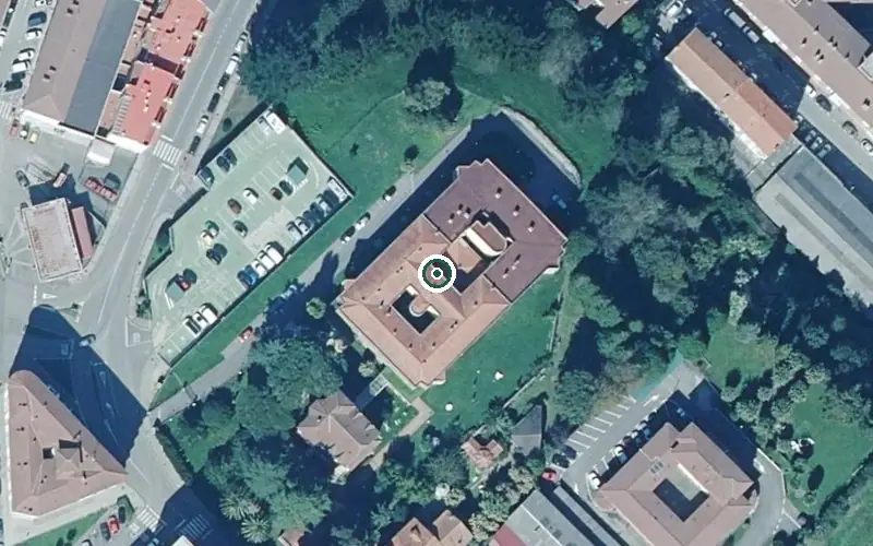 Vista aérea de la ubicación de Centro de Día C.P.R. de Pravia
