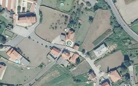 Vista aérea de la ubicación de Fogar Residencial la Rectoral de Artes