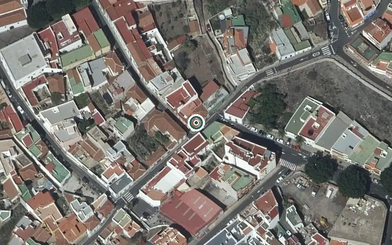 Vista aérea de la ubicación de Centro de Intervención Integral para Mayores Isora